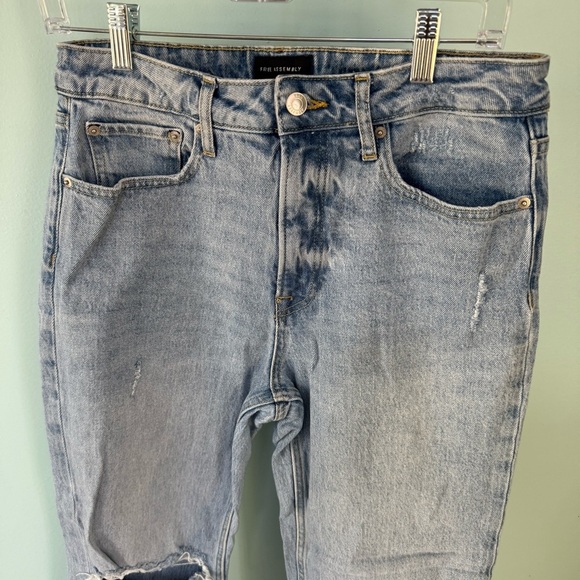 Free Assembly Super High Rise Straight Distressed Light Blue Jeans Size 8 - Picture 2 of 8